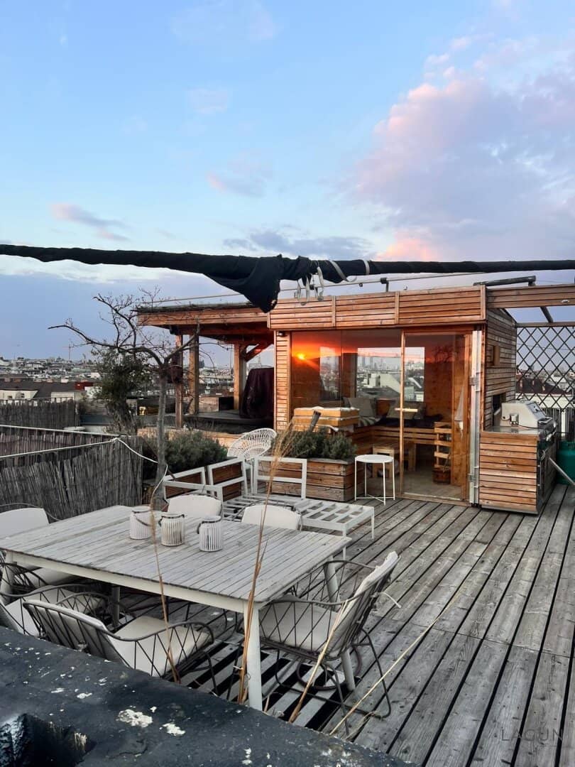 Penthouse top floor with 60 m² terrace and 6 m² balcony, Whirlpool, Sauna and Lift directly into the apartment commission free