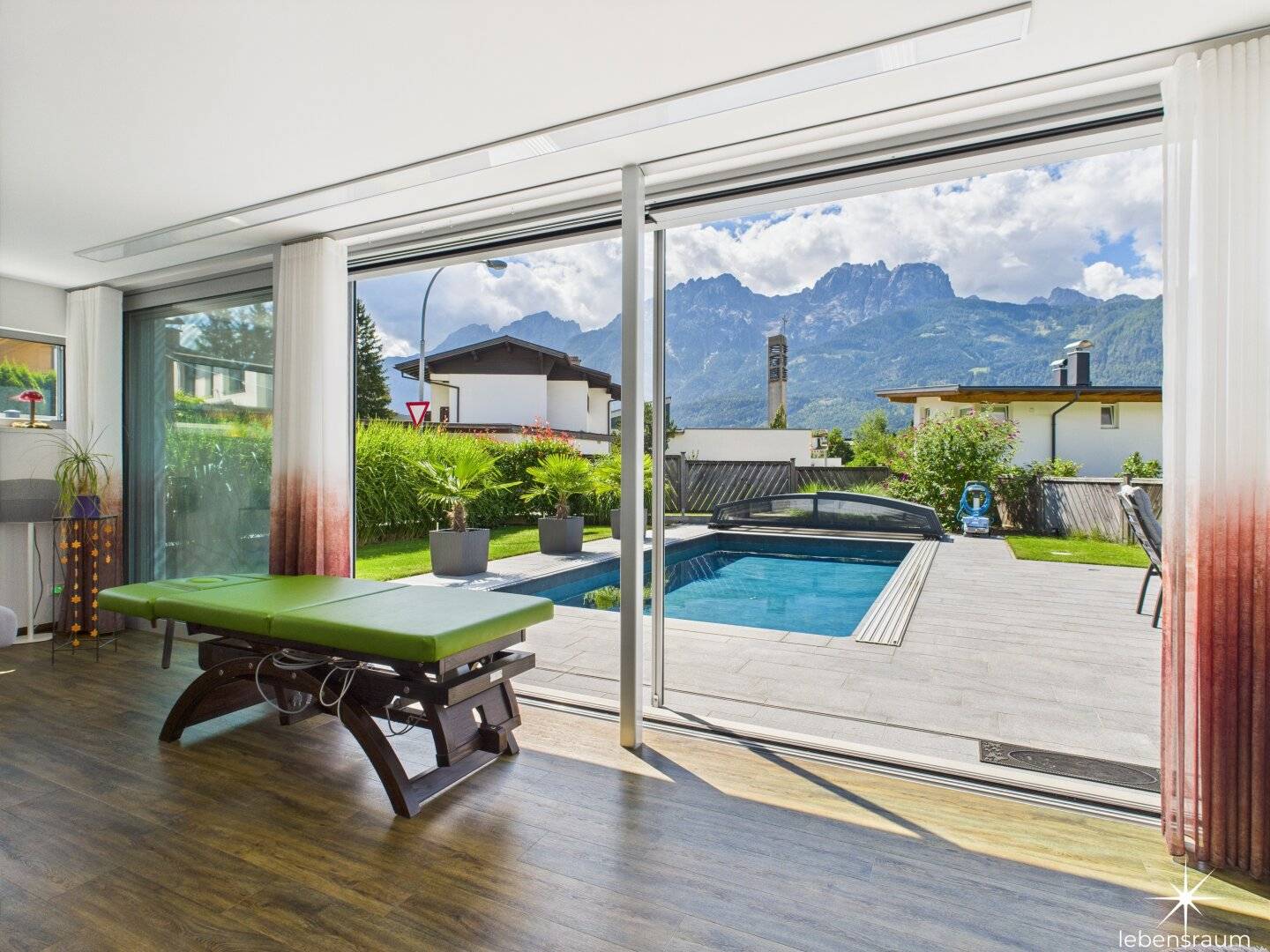 Gehobene Liegenschaft mit eigenem Pool. Nachhaltig. Lienzer Talboden.