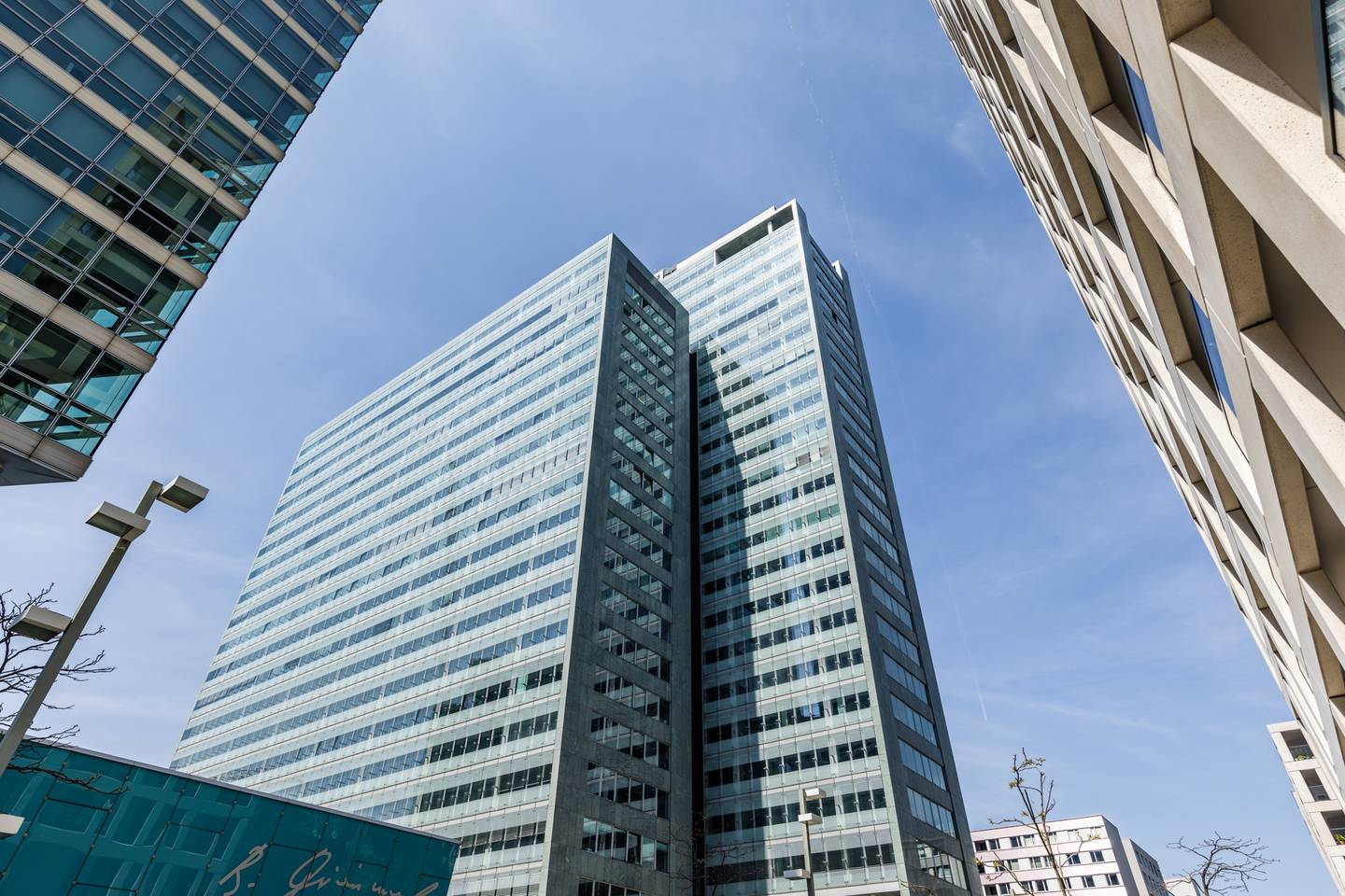ARES TOWER Moderne Büros mit Weitblick!