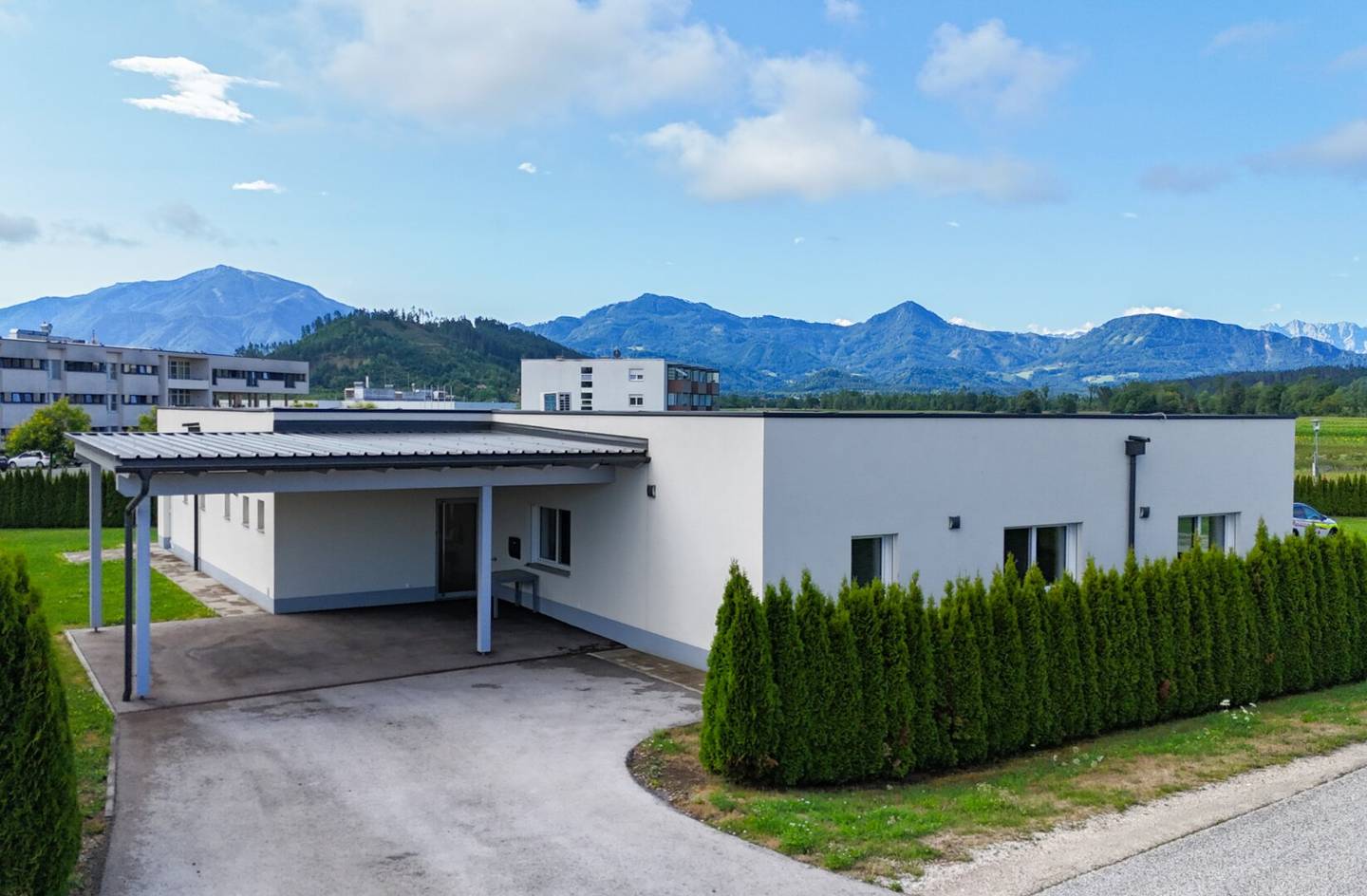 Neuwertige Praxis- oder Büroimmobilie in Südkärnten | 12 Parkplätze | Zentrale Lage