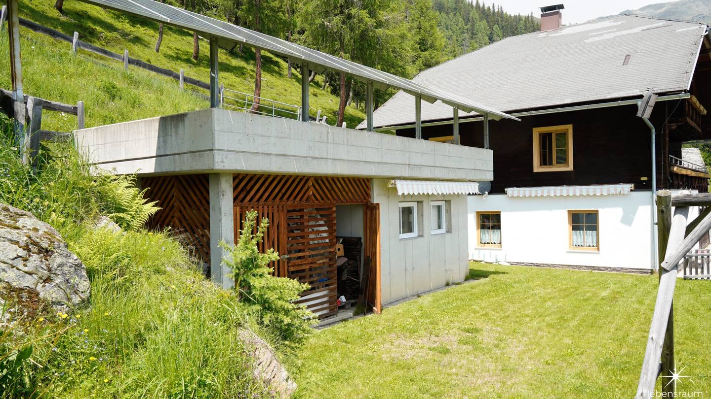 Idyllisches Berghaus in Kärnten: 10 Zimmer, Garten, Balkon & Kamin – Ihr Rückzugsort.