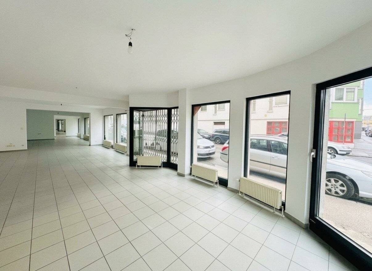 Kosmetikstudio, Bettenstudio, Schauraum, Geschäftslokal .... - Große Schaufenster und 3 Eingänge. UNBEFRISTET.