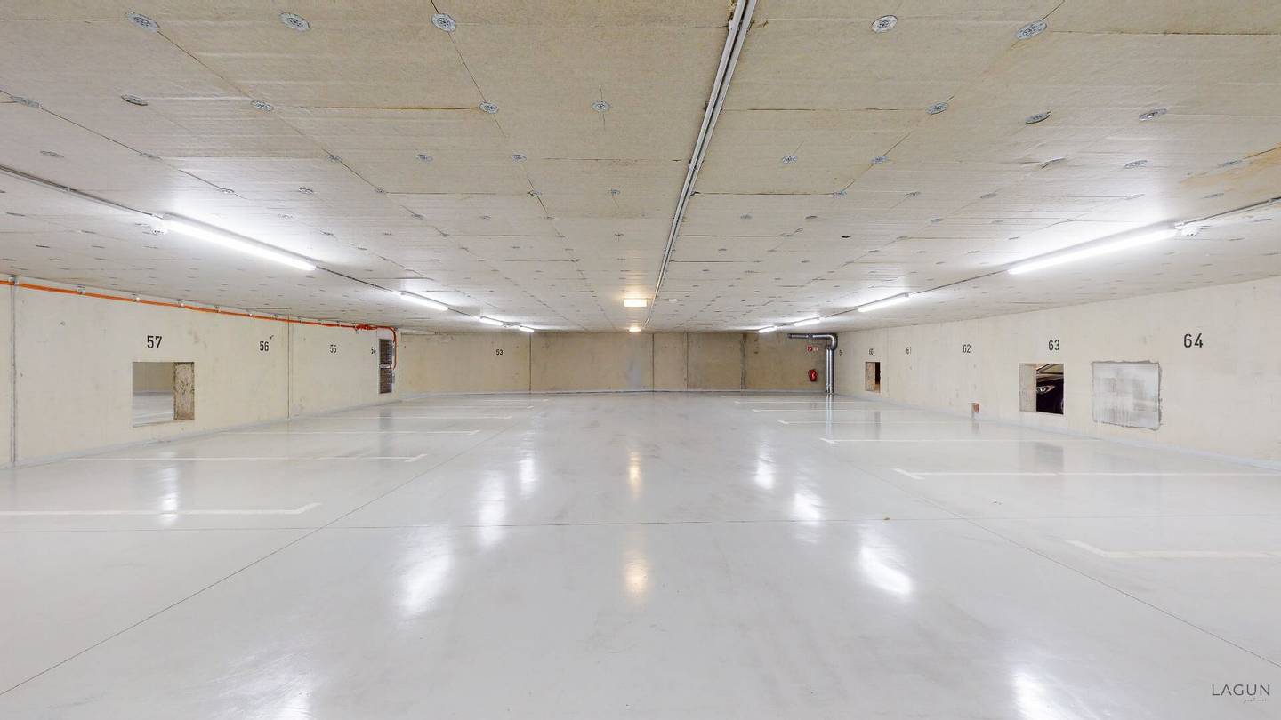 Yield property (between 3.1% and 3.4%) - 36 parified garage parking spaces built in 2010, 31 of which are rented