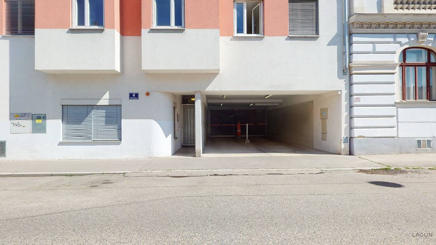 Yield property (between 3.1% and 3.4%) - 36 parified garage parking spaces built in 2010, 31 of which are rented