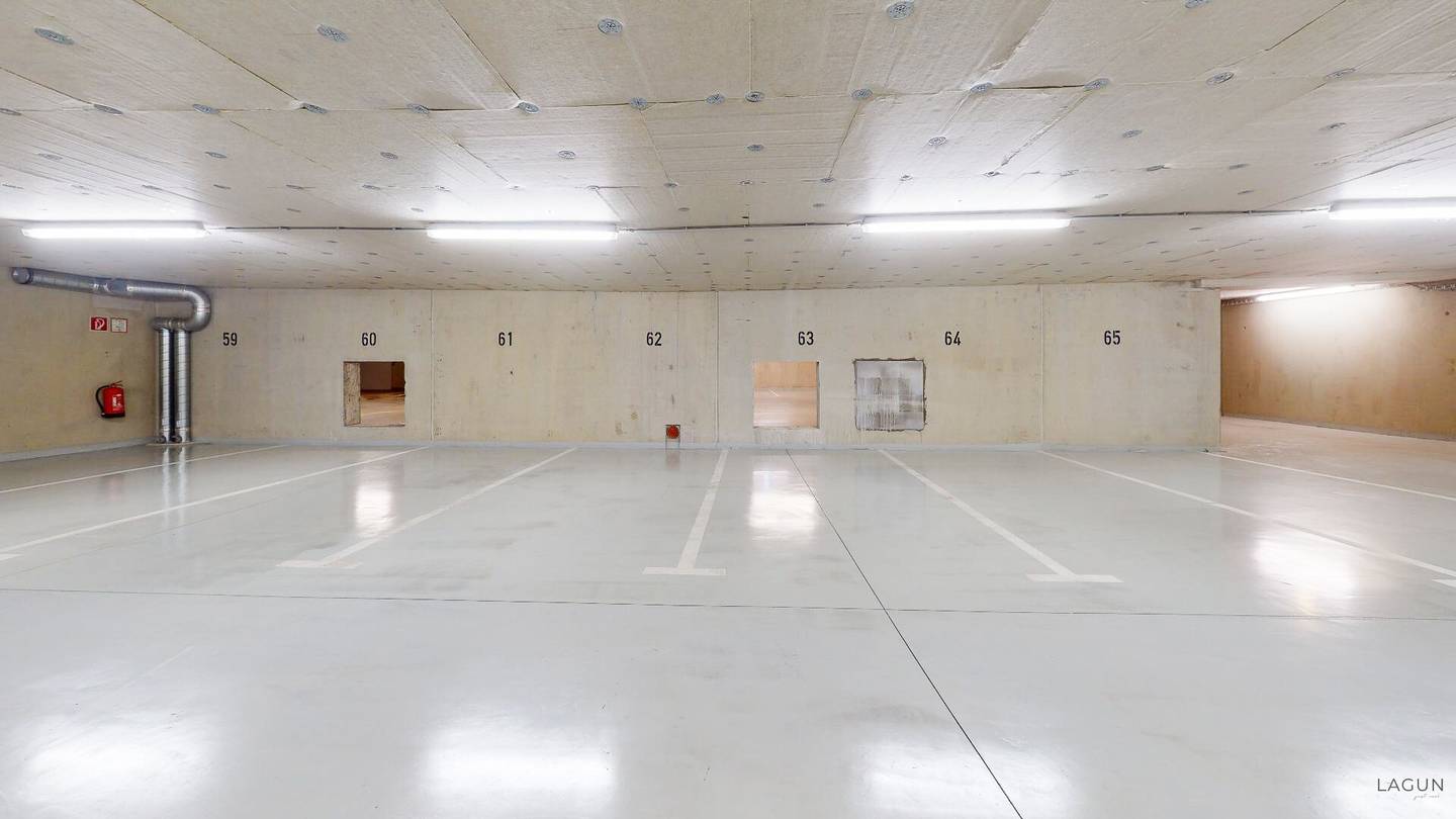 Yield property (between 3.1% and 3.4%) - 36 parified garage parking spaces built in 2010, 31 of which are rented
