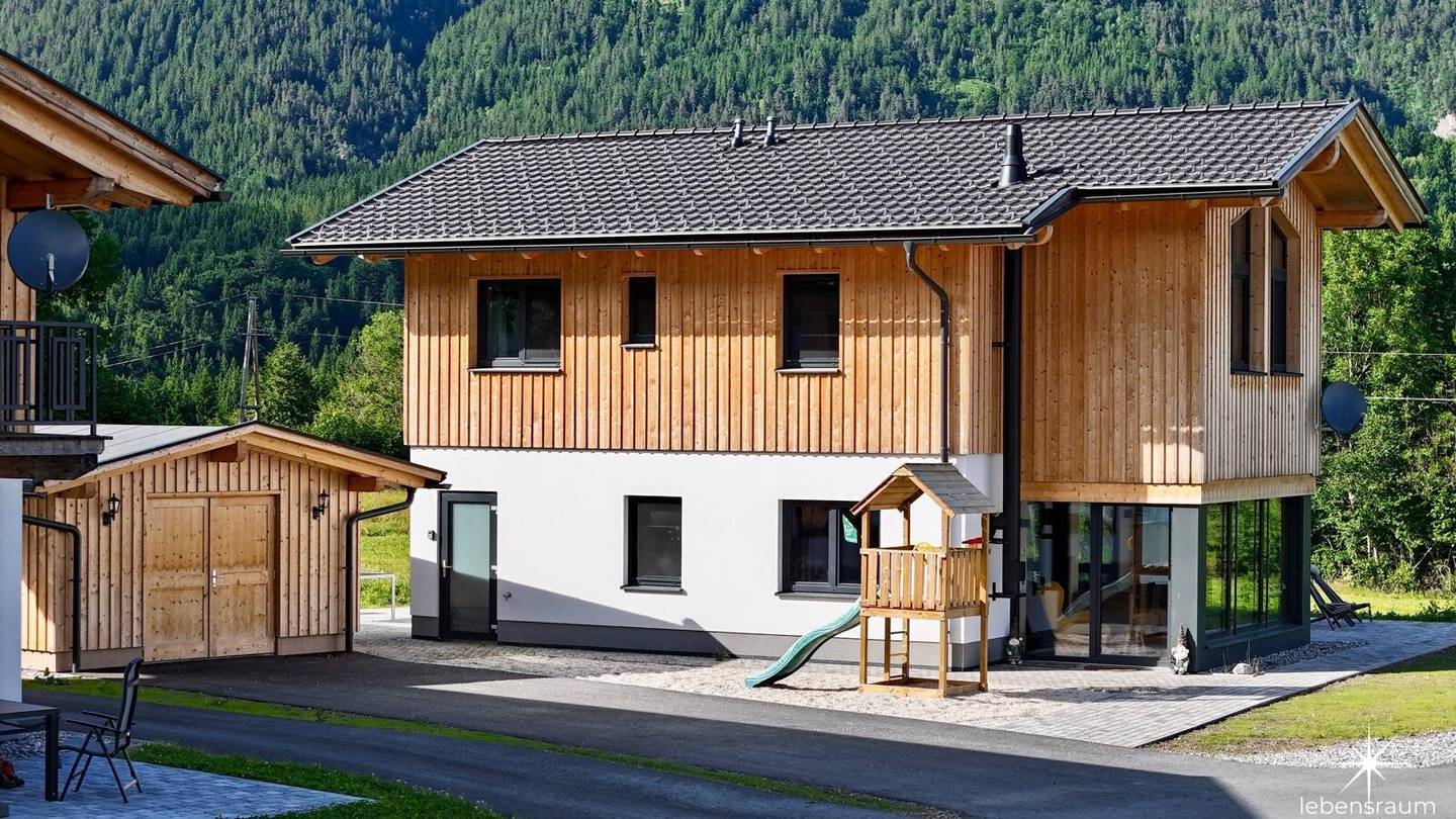 Wunderschöne Liegenschaft in absoluter Ruhe- und Sonnenlage.