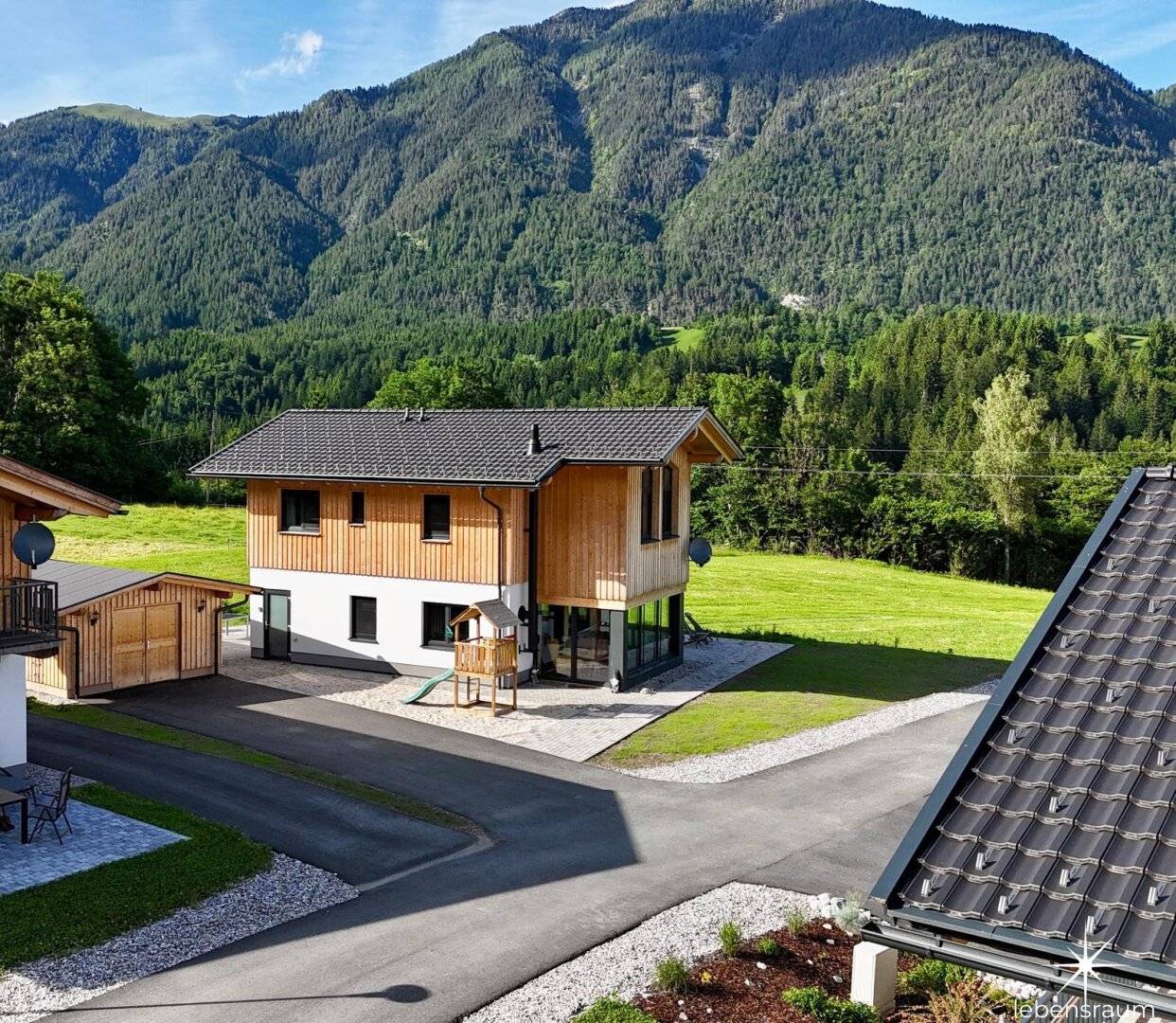 Wunderschöne Liegenschaft in absoluter Ruhe- und Sonnenlage.