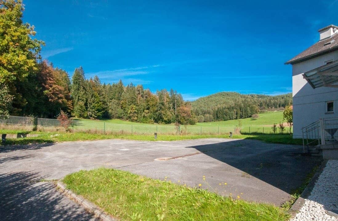 Commercial property at the Carinthia/ Slovenia border crossing
