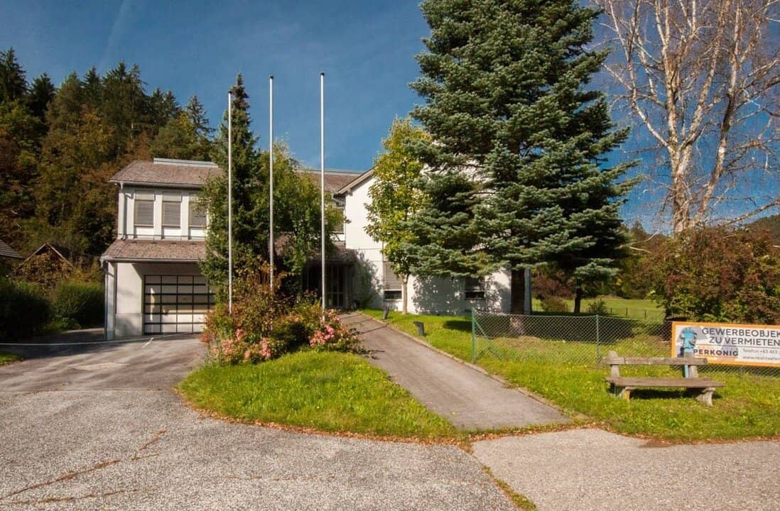Commercial property at the Carinthia/ Slovenia border crossing