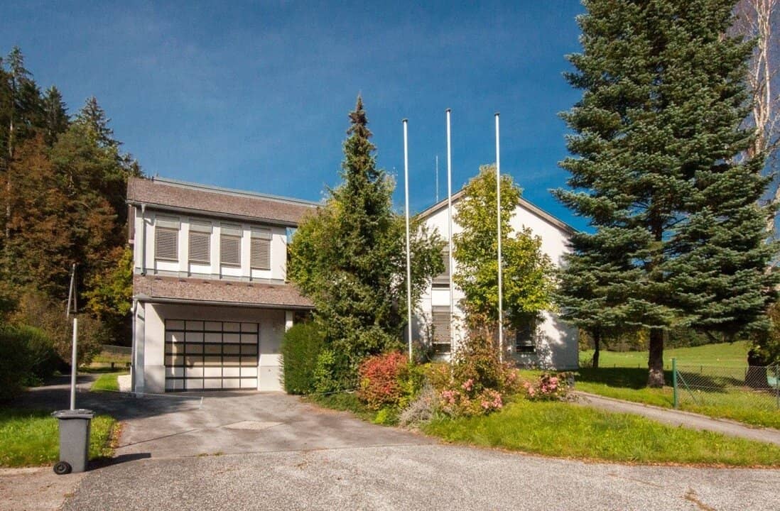 Commercial property at the Carinthia/ Slovenia border crossing