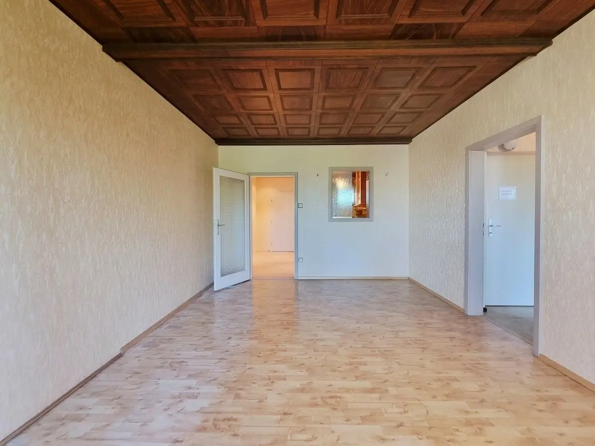105 m² Wohnkomfort: 3 Zimmer + großzügige Wohndiele mit Loggia & Parkplatz