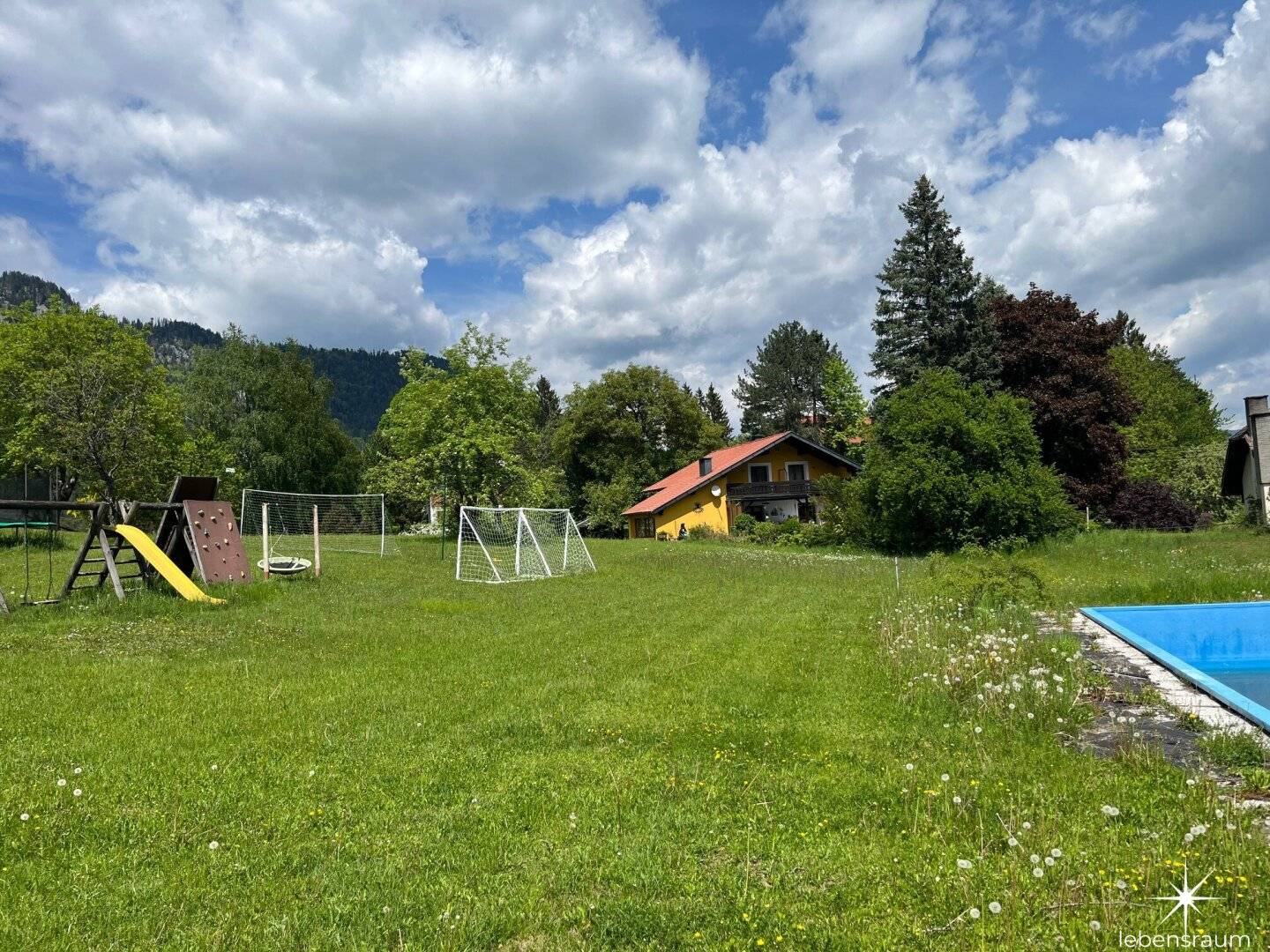 Building plot in an absolutely quiet, scenic and sunny location