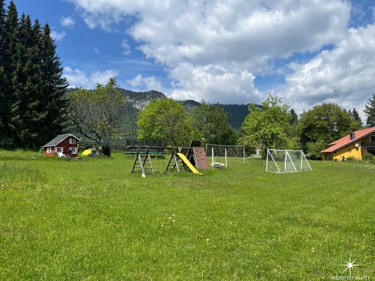 Building plot in an absolutely quiet, scenic and sunny location