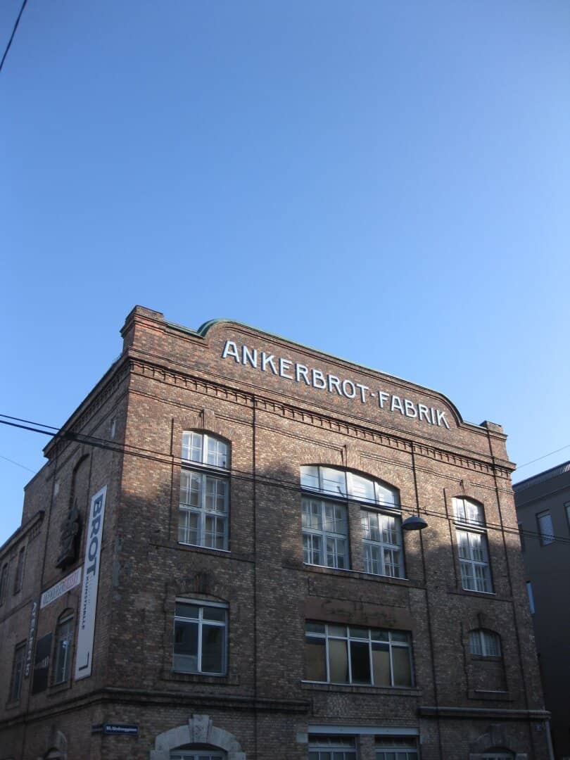 Atelier, Schauraum, Ausstellungsfläche oder Büro - AUSSERGEWÖHNLICHES LOFT mit Terrasse.