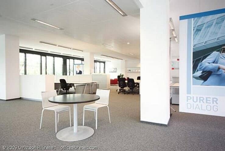 First-class business location with top floor plan - centrally located.