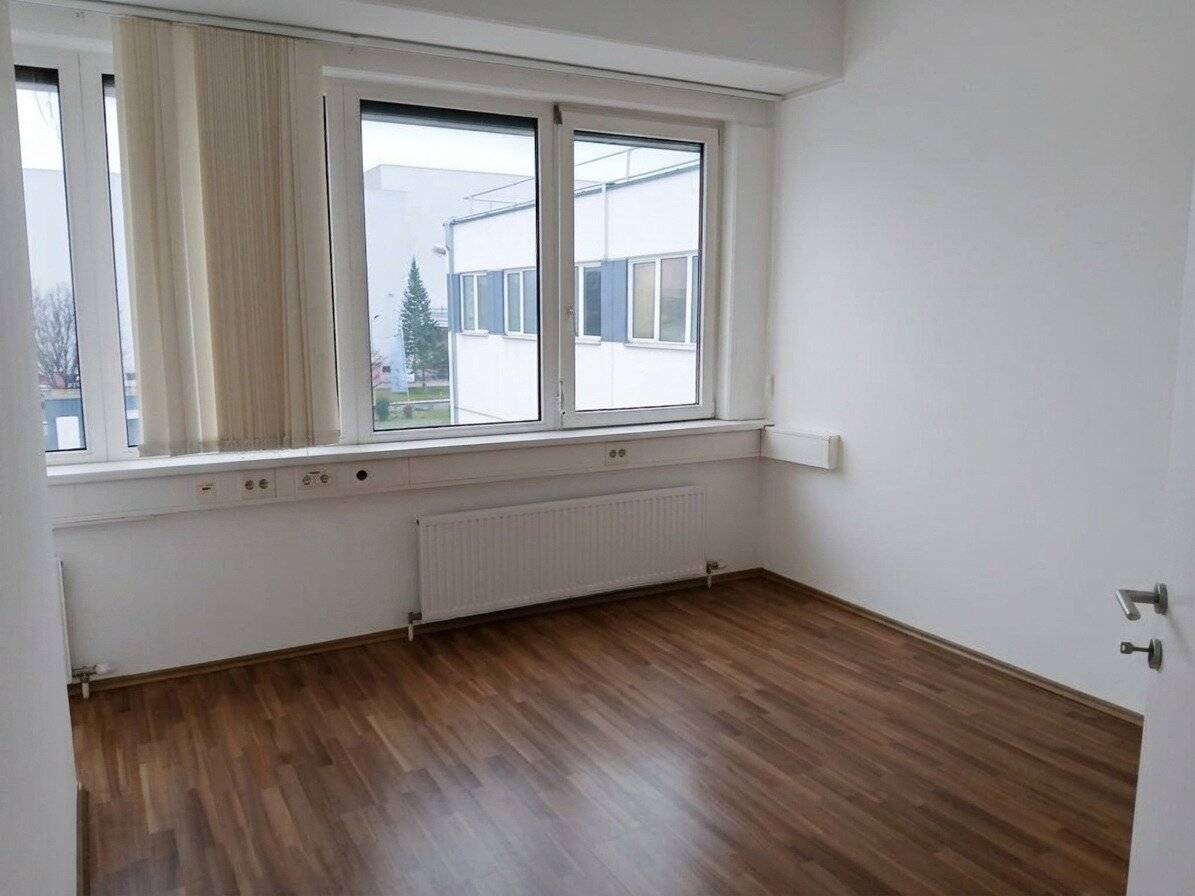 Practical small office in office building Resize your office in a central location.