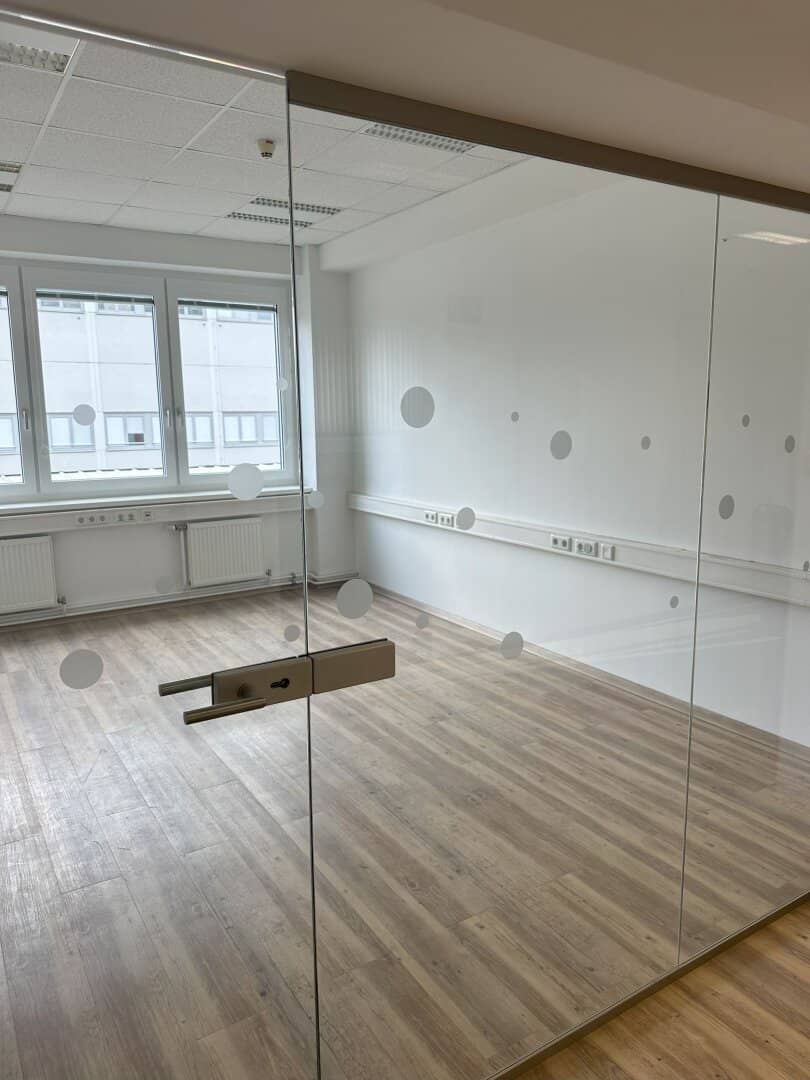 Pure efficiency: Central, modern, indefinite and directly at the subway Resize your office