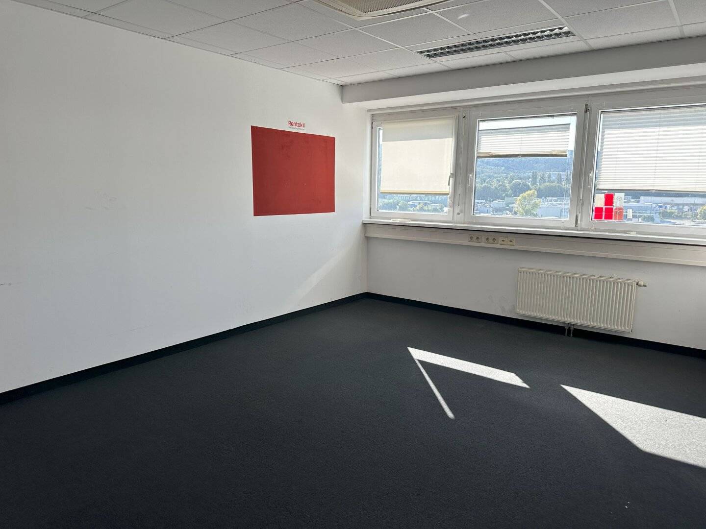 Efficient and central - Your new office - optional with practical storage box - IZ-NÖ Süd
