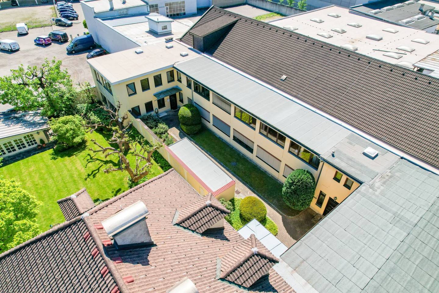 Very well maintained office spaces in a central location