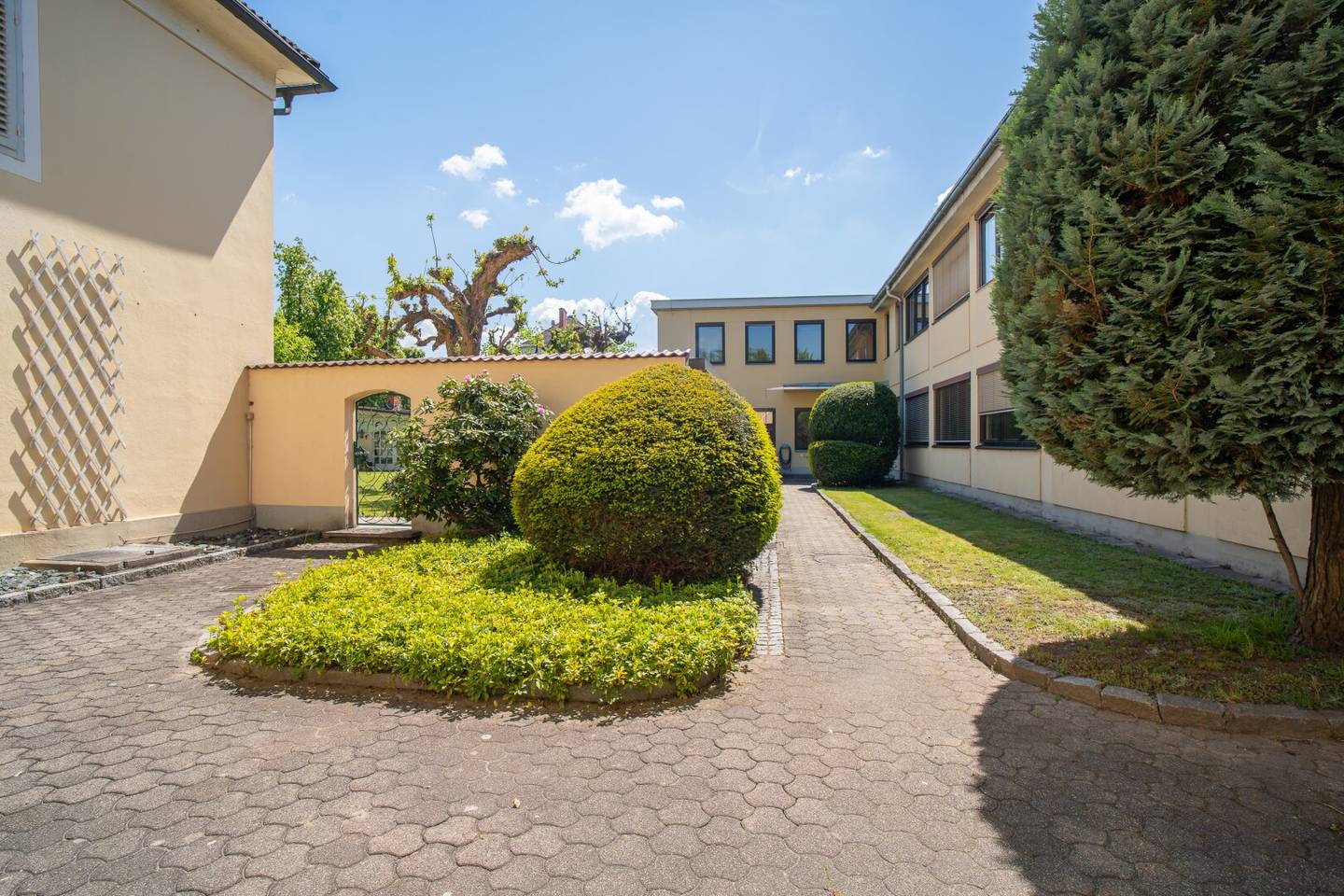 Very well maintained office spaces in a central location