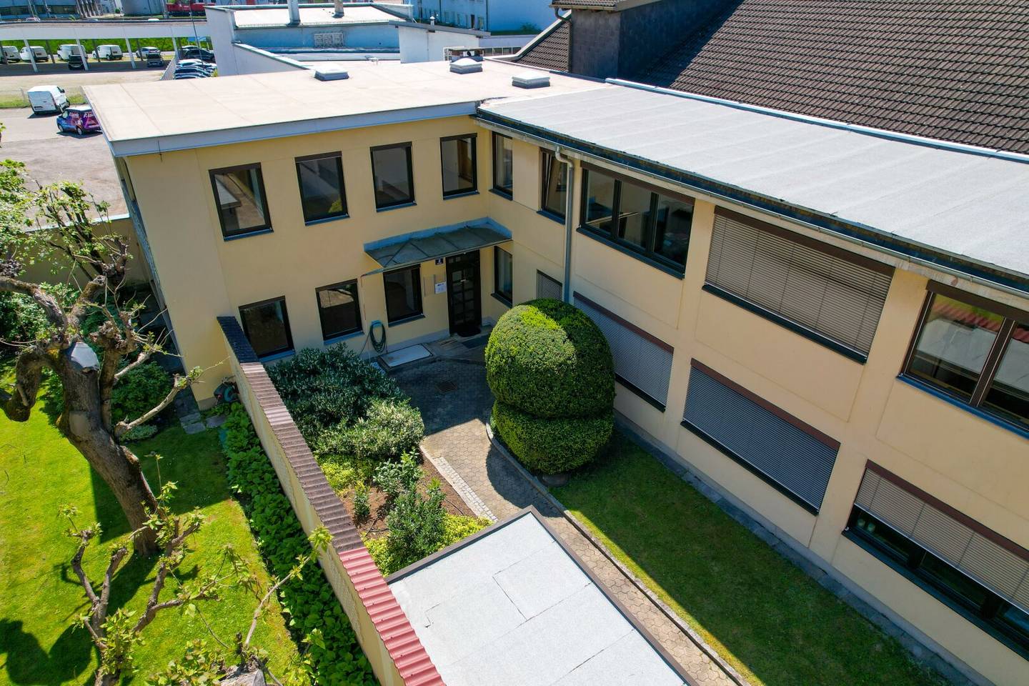Very well maintained office spaces in a central location