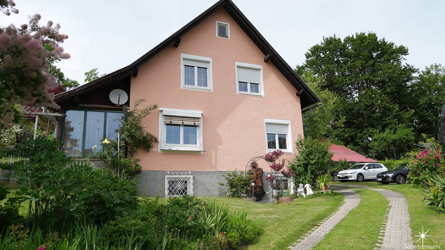 Großzügiges Haus mit viel Platz in Klagenfurt mit Garten, Garage & Terrasse.