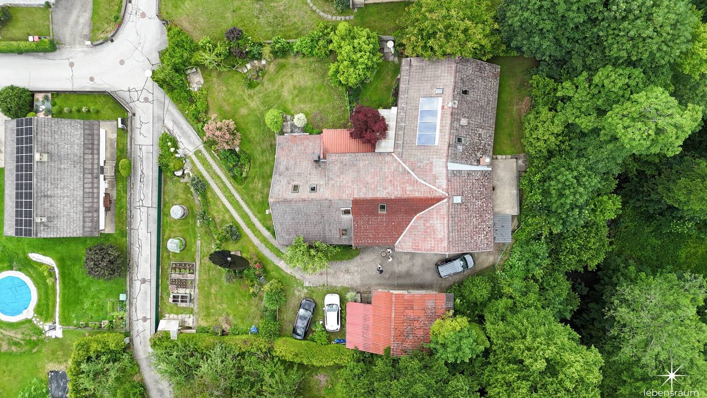 Großzügiges Haus mit viel Platz in Klagenfurt mit Garten, Garage & Terrasse.