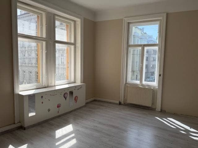 Stadtwohntraum ca.90 m²  in bester Ottakringer Lage - Renovierungsbedürftiges Juwel mit viel Potential !