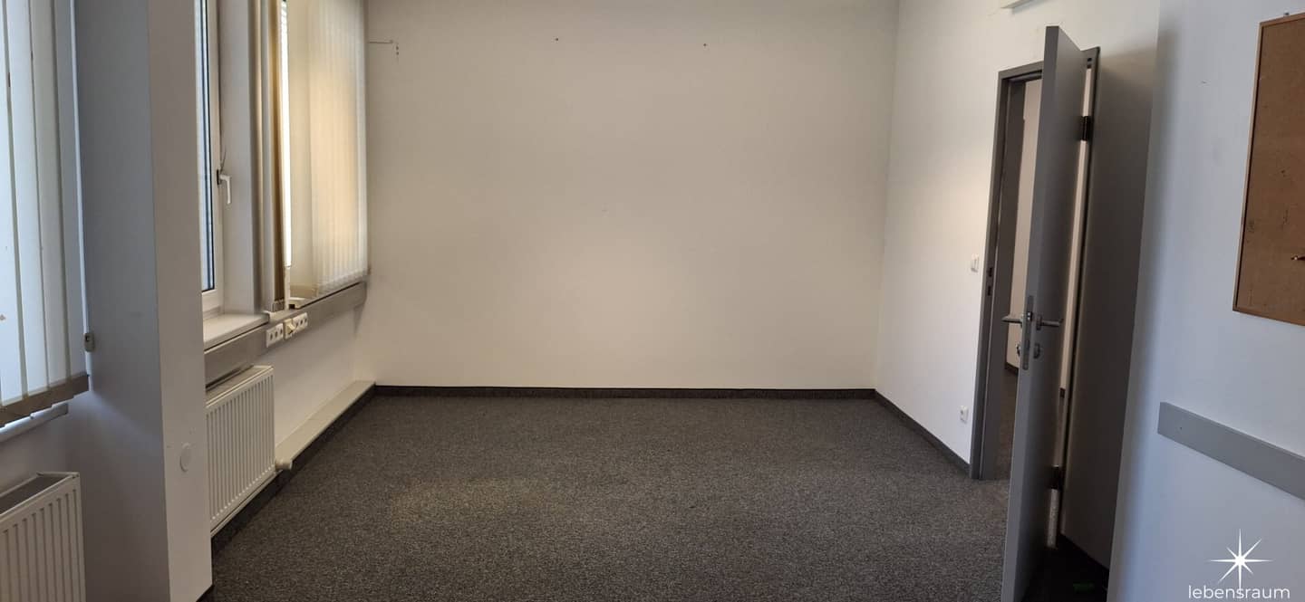 Modern office in a central location in Spittal. 5 rooms. Elevator. Top equipment including air conditioning