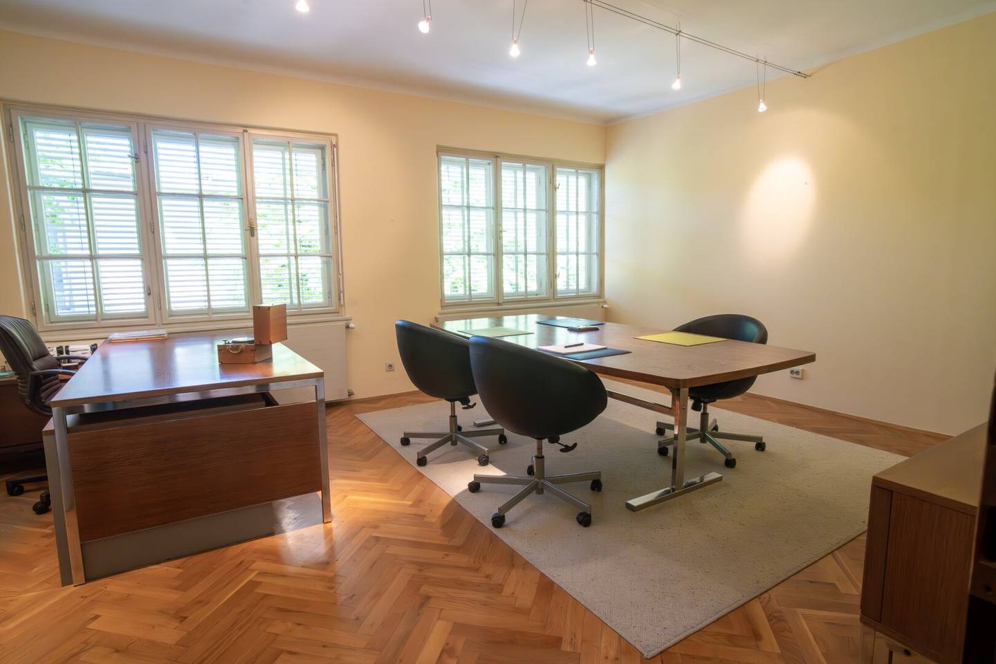 Beautiful office spaces with many uses