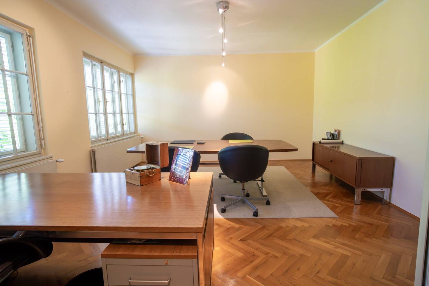 Beautiful office spaces with many uses