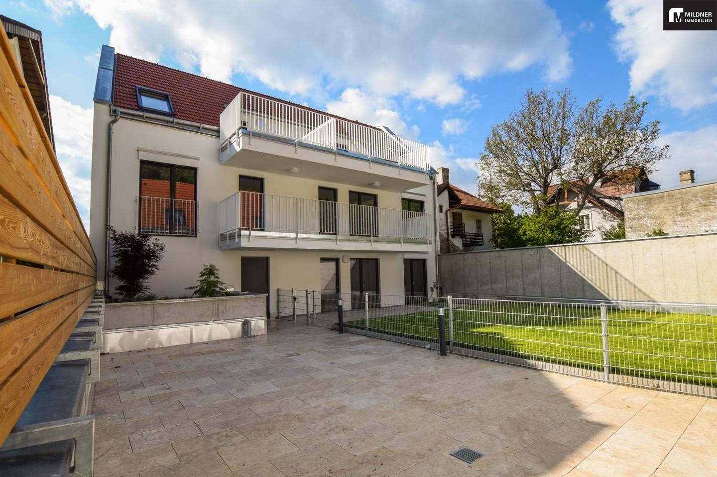 Exklusive Dachgeschosswohnung mit 2 Terrassen, Tiefgaragenplatz und Grünblick in Bestlage!