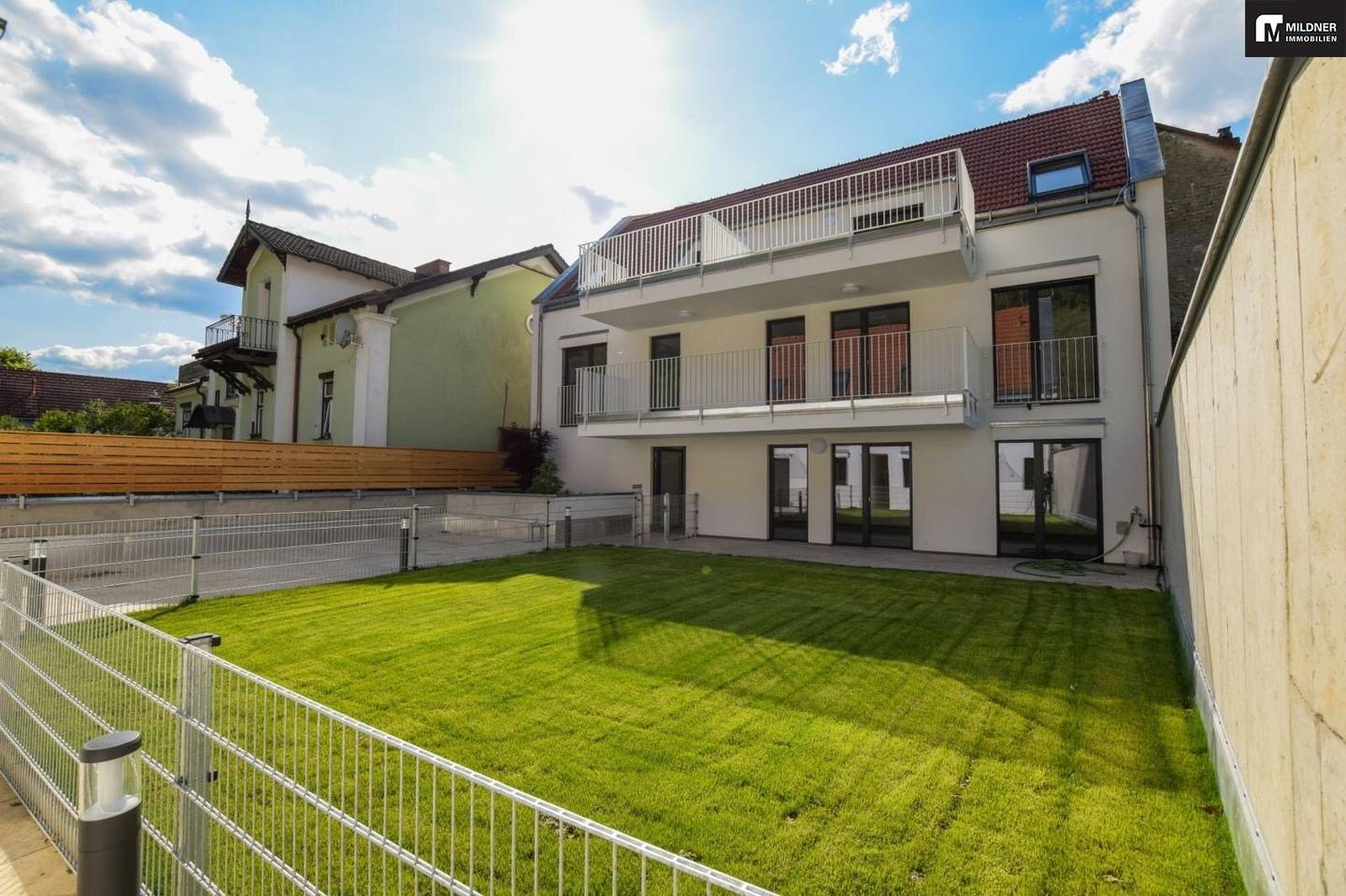 Exklusive Dachgeschosswohnung mit 2 Terrassen, Tiefgaragenplatz und Grünblick in Bestlage!
