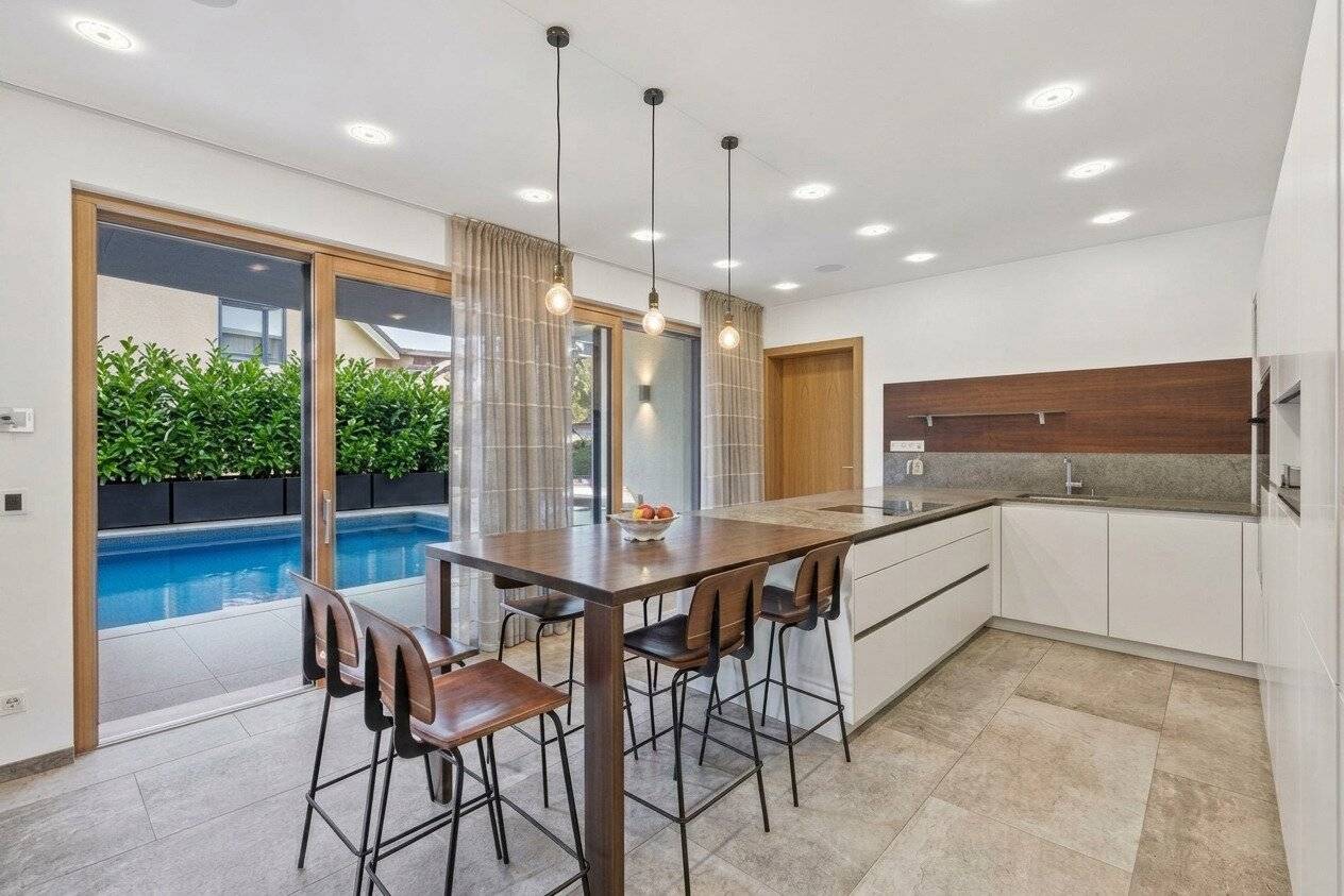 Großzügige High-End-Familienvilla der Extraklasse. - Spacious, high-end family villa of the highest class.