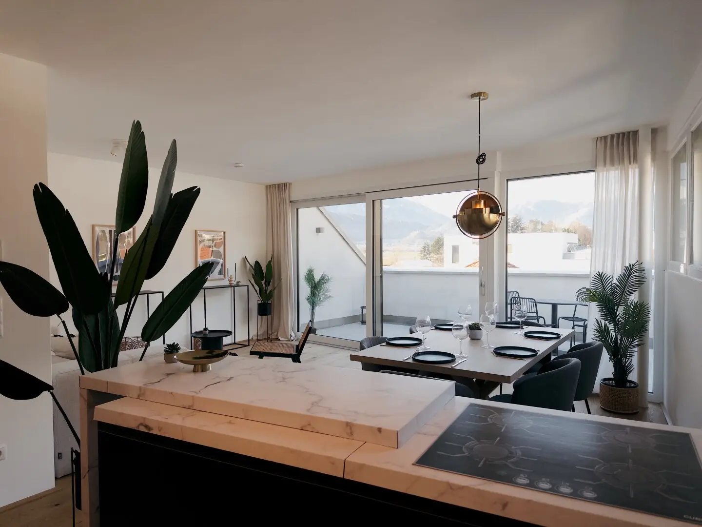 Top floor apartment in Hötting with view included? wait no need to ask? I must fix this: Top floor apartment in Hötting with view included? No, keep straightforward.