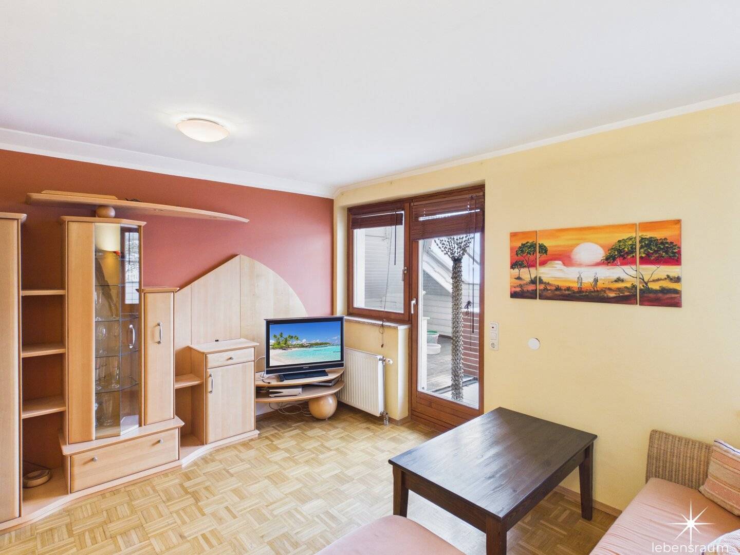 Zentrale Dachgeschoßwohnung mit großzügiger Terrasse. Stellplatz. Spittal an der Drau.