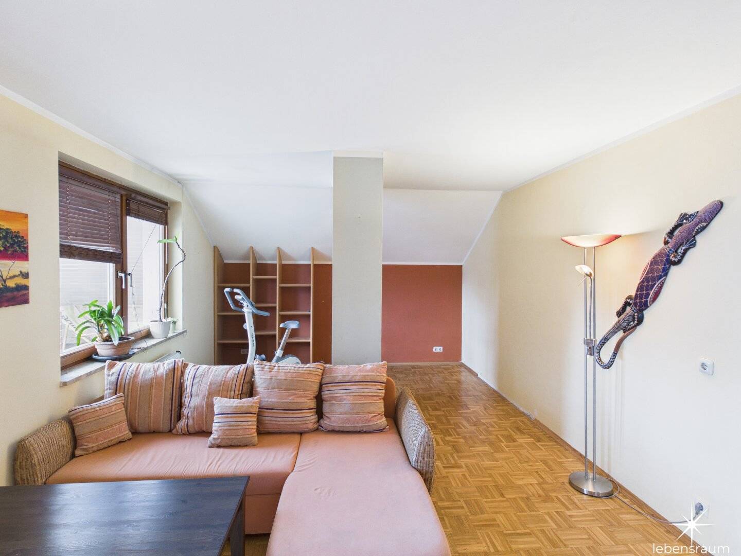Zentrale Dachgeschoßwohnung mit großzügiger Terrasse. Stellplatz. Spittal an der Drau.