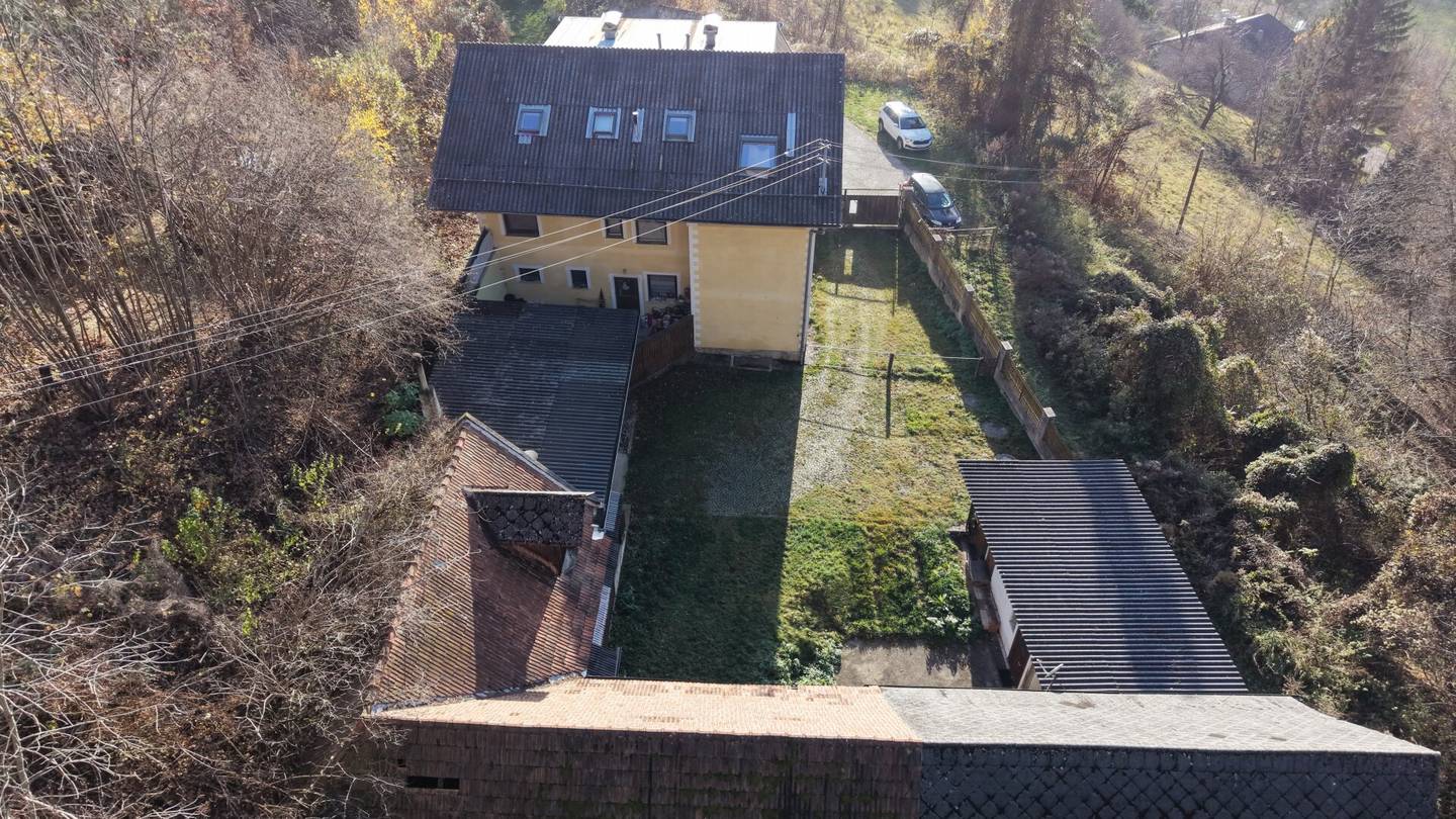 Mensch- und Tierparadies: Mehrparteienhaus mit großem Grundstück - Natur pur