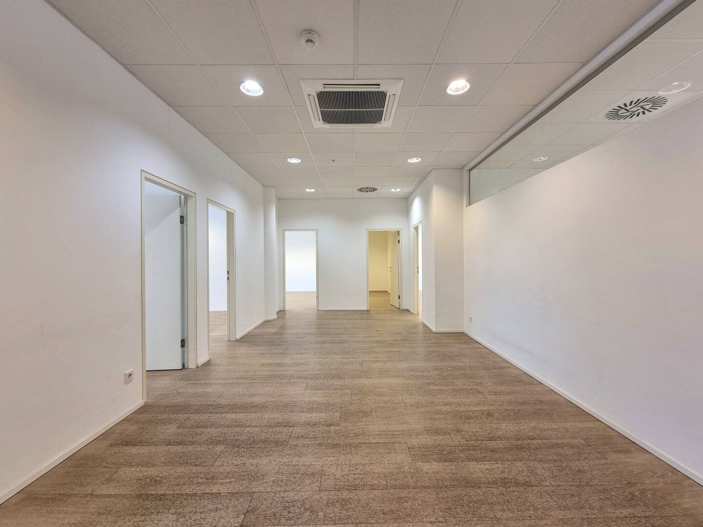 Exclusive office in a top location: perfect location for your business