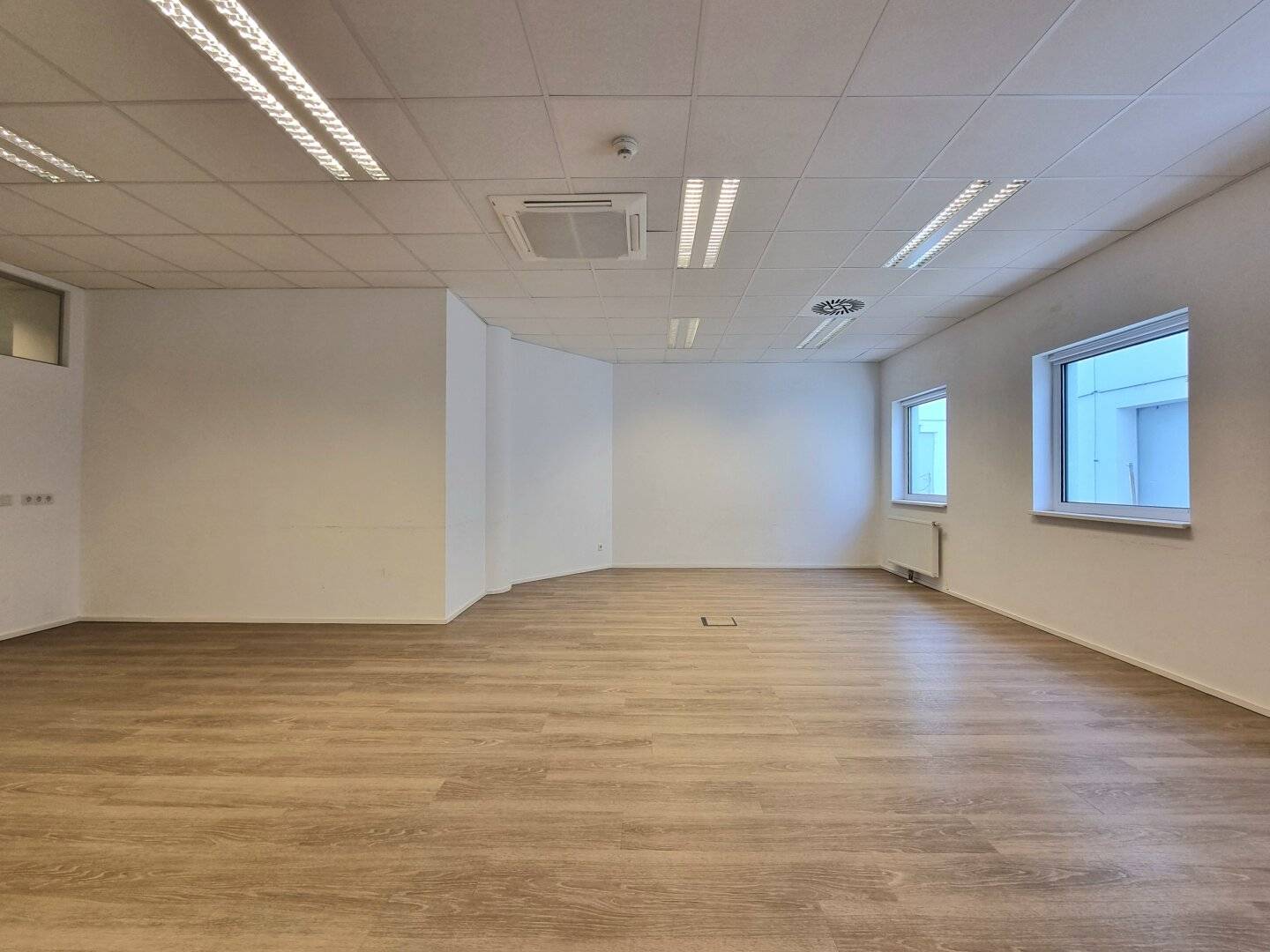 Exclusive office in a top location: perfect location for your business