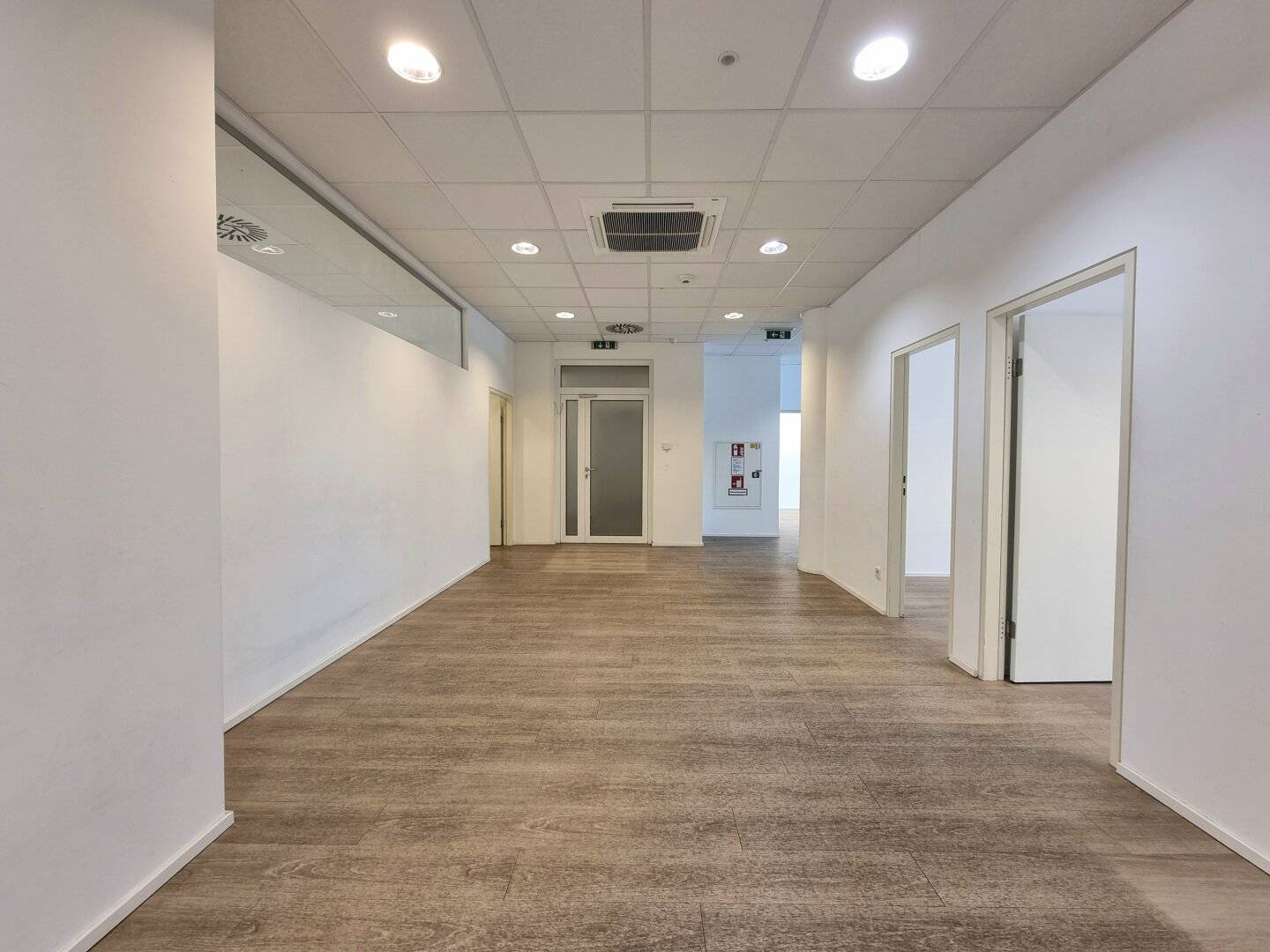 Exclusive office in a top location: perfect location for your business