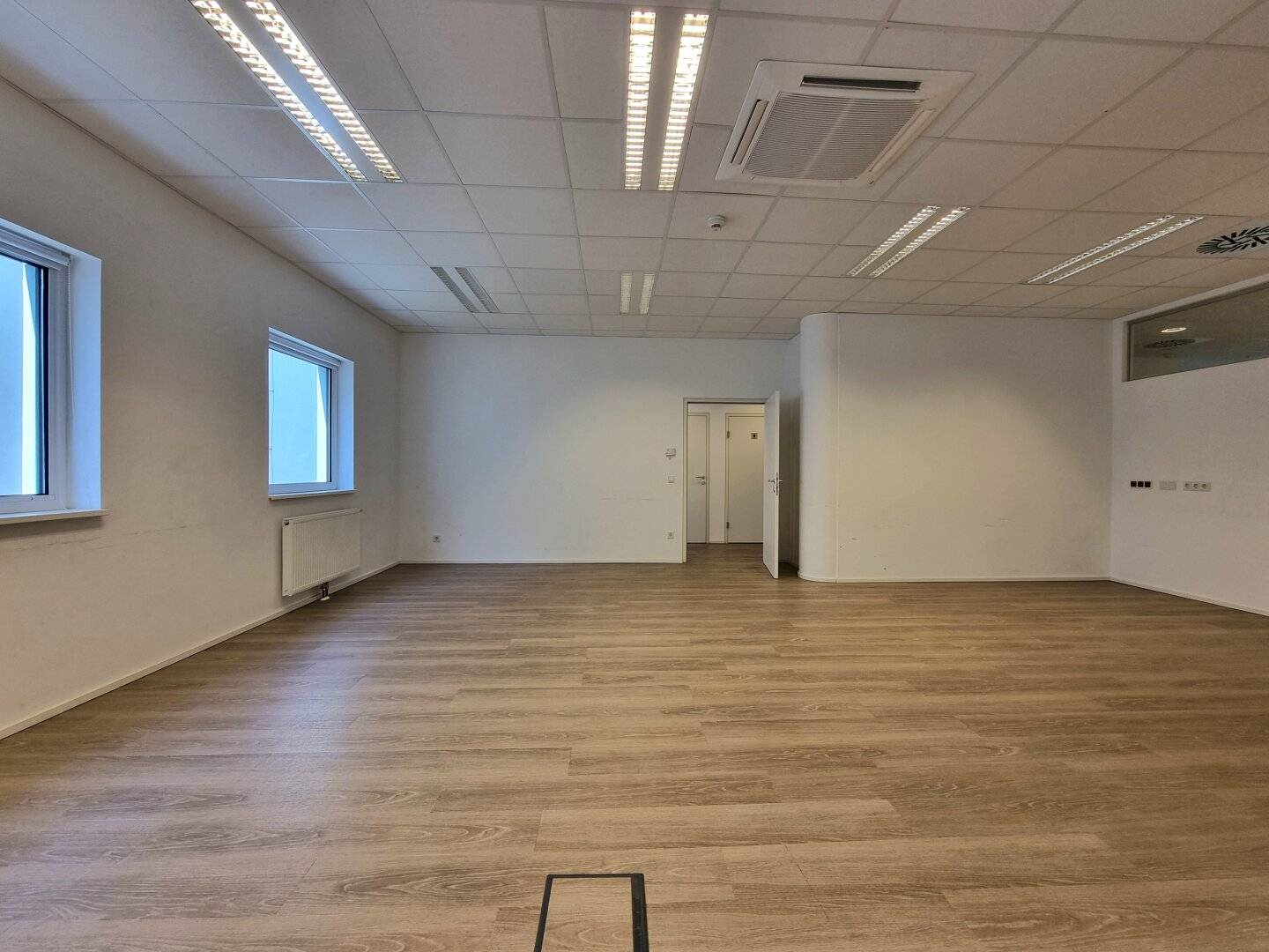 Exclusive office in a top location: perfect location for your business