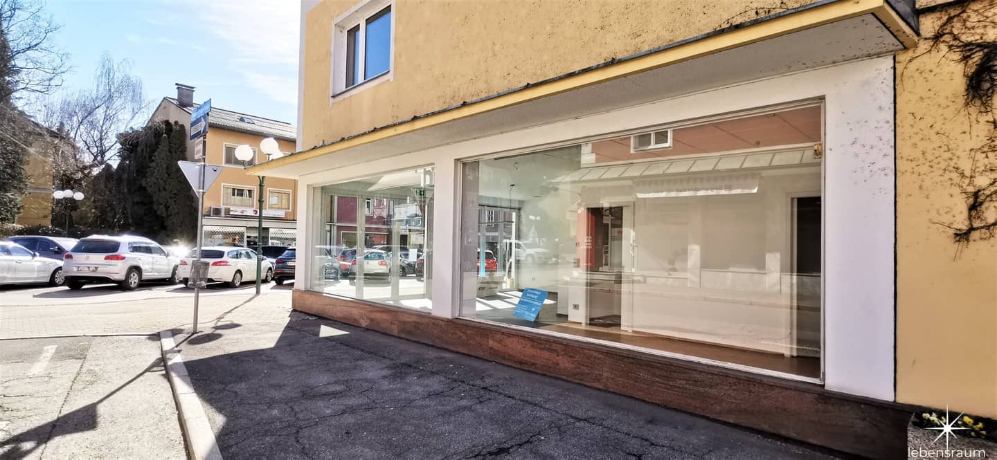 Friendly, bright and centrally located retail space. For rent in the center of Spittal