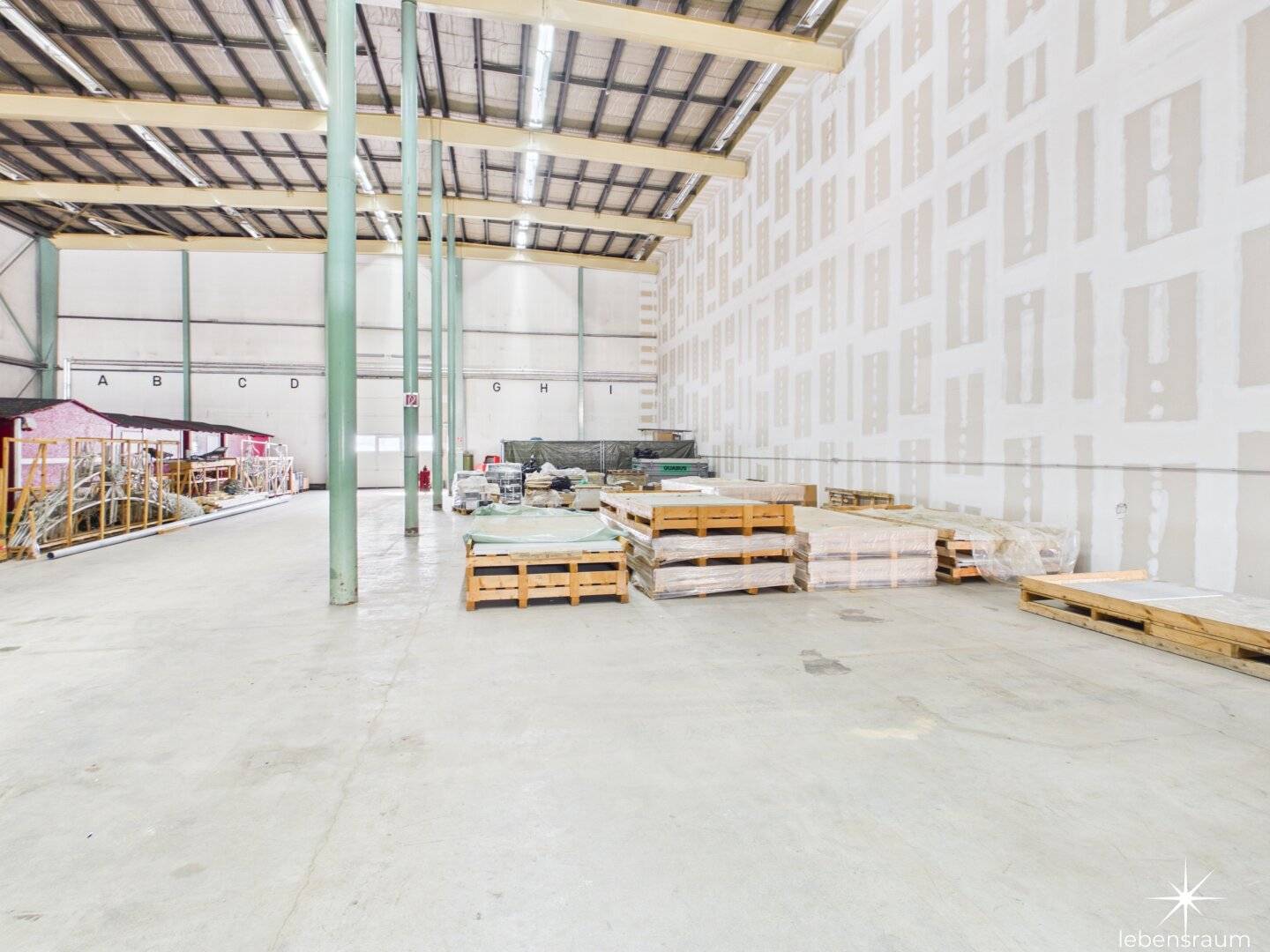 Top logistics space in Spittal an der Drau: Partial areas in the high bay warehouse with optimal truck access