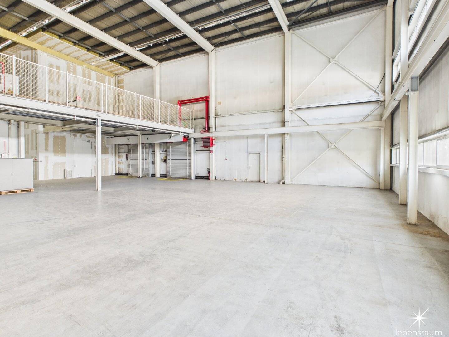 Top logistics space in Spittal an der Drau: Partial areas in the high bay warehouse with optimal truck access