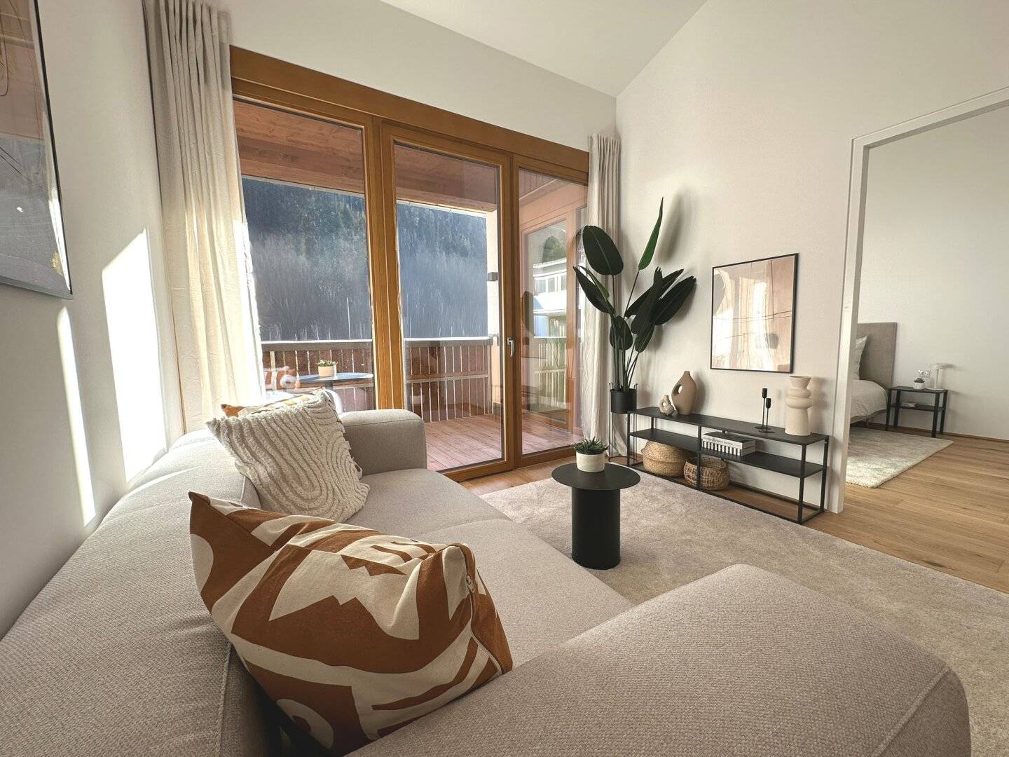 4m Raumhöhe, 2-Zimmer Wohnung