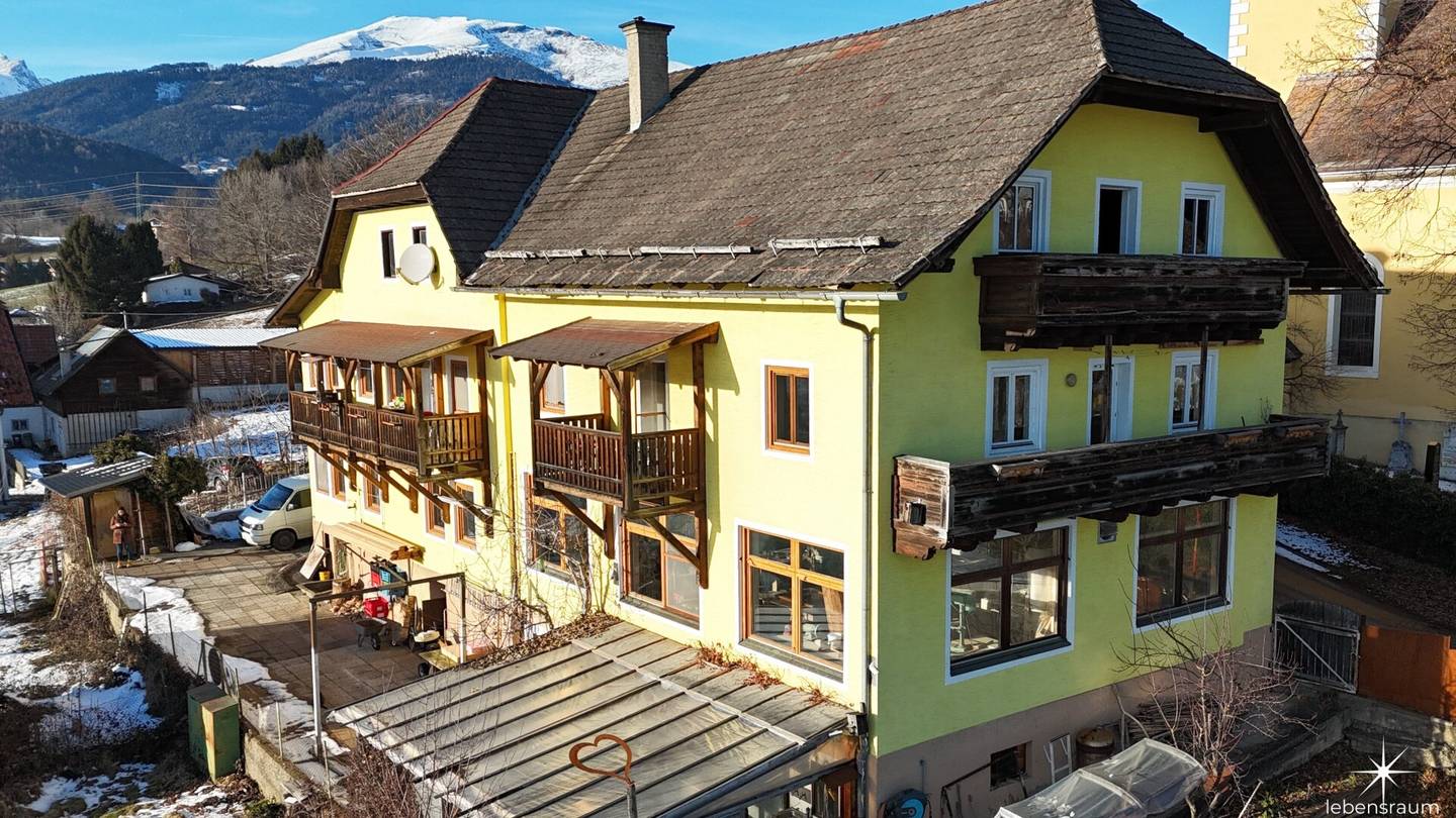 Nahe Seeboden am Millstätter See: Großzügiges Mehrparteienhaus. 260 m² Ausbaureserve. Investment mit Perspektive.