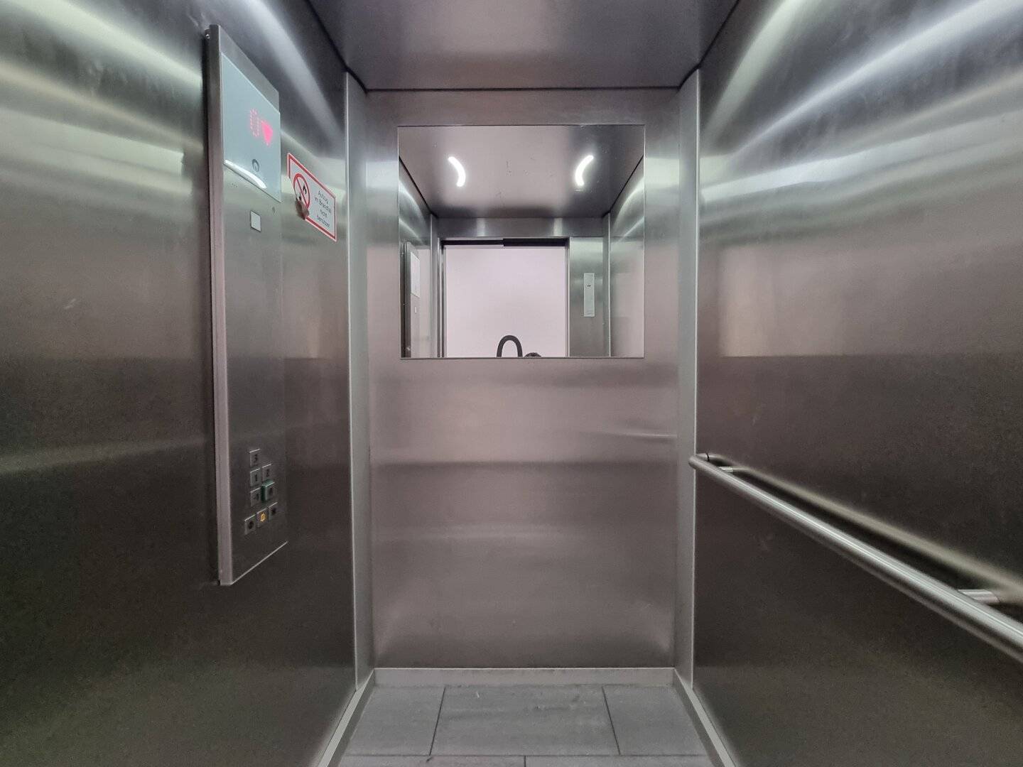 Versatile basement space: ideal storage space for storage, hobby, craft and business