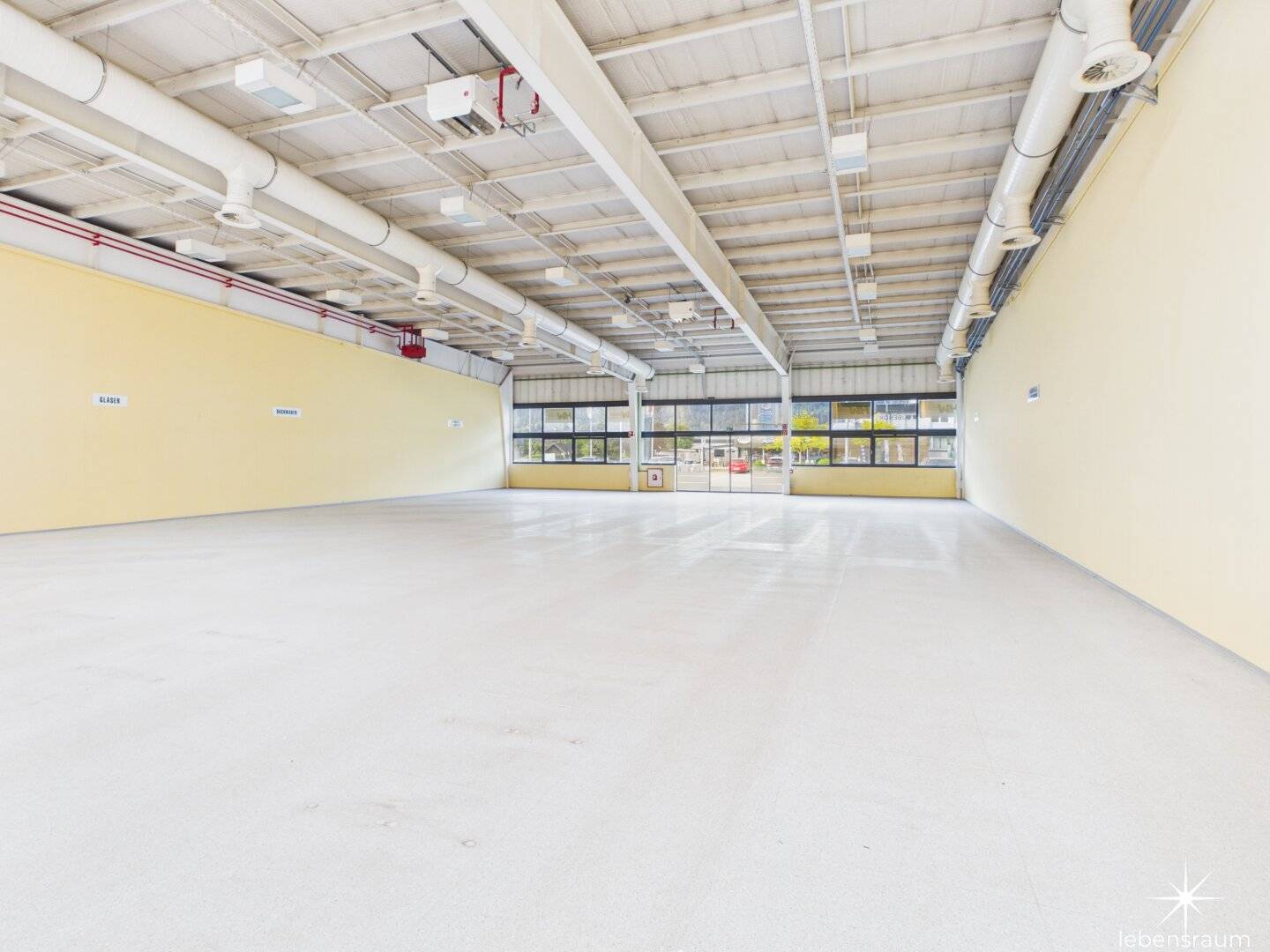 Top commercial premises in Spittal an der Drau: approx. 575 m² of usable space. Flexible and immediately available.