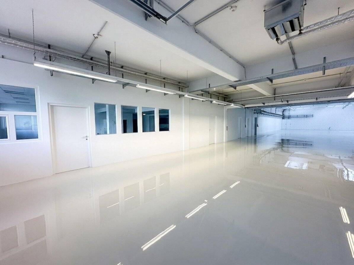 Permanent lease Production / Manufacturing space with offices and loading ramp near the subway